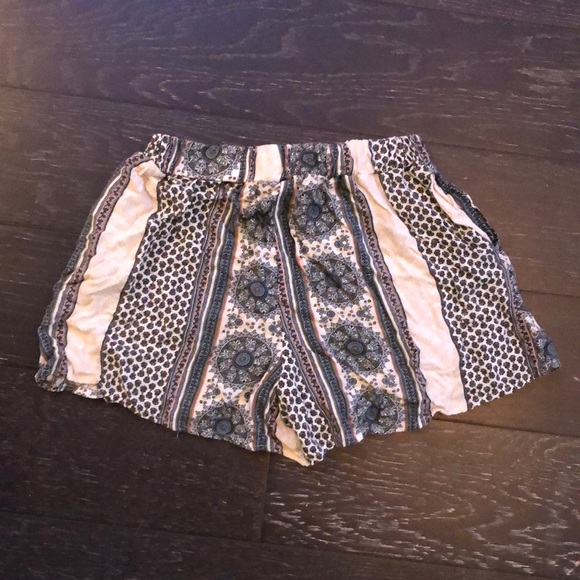Flowy Shorts - Picture 2 of 2